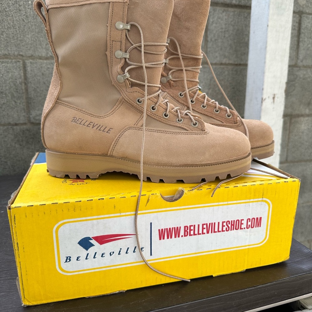 Belleville Boots 10.5 R Combat Boots Coyote 
Brand new